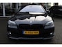BMW 5-Serie Touring 530i High Executive LEER MEMORY HUD STOELVERW. XENON CRUISE CLIMA NAVI 2XPDC 20''LMV