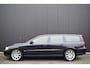 Volvo V70 2.4i 140pk Automaat Momentum Zwart Leder | Navigatie | Stoelverwarming | Trekhaak | Volledig Onderhouden!!