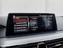 BMW 5-Serie 520i High Exec M - Sport / Elektrische stoelen met geheugenfunctie / Stoelverwarming / Lederen Bekleding / Apple Carplay & Android Auto / 18" lm. velgen /Camera / Cruise Control / Climate Control /