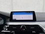BMW 5-Serie 520i High Exec M - Sport / Elektrische stoelen met geheugenfunctie / Stoelverwarming / Lederen Bekleding /  Apple Carplay & Android Auto / 18" lm. velgen /Camera / Cruise Control / Climate Control /