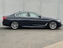 BMW 5-Serie 520i High Exec M - Sport / Elektrische stoelen met geheugenfunctie / Stoelverwarming / Lederen Bekleding / Apple Carplay & Android Auto / 18" lm. velgen /Camera / Cruise Control / Climate Control /