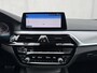 BMW 5-Serie 520i High Exec M - Sport / Elektrische stoelen met geheugenfunctie / Stoelverwarming / Lederen Bekleding /  Apple Carplay & Android Auto / 18" lm. velgen /Camera / Cruise Control / Climate Control /