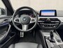 BMW 5-Serie 520i High Exec M - Sport / Elektrische stoelen met geheugenfunctie / Stoelverwarming / Lederen Bekleding /  Apple Carplay & Android Auto / 18" lm. velgen /Camera / Cruise Control / Climate Control /