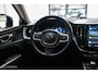 Volvo XC60 2.0 T6 Plug-in hybrid AWD Recharge 340 pk | Trekhaak | Facelift interface | Panoramadak | incl dakkoffer | NL NAP auto |