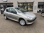 Peugeot 206 1.1 X-line Nieuwe apk Weinig KM NAP