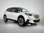 Peugeot e-2008 EV GT 50 kWh 136pk Automaat | Schuif-/Kanteldak | Navigatie | Adaptieve Cruise Control | LED | 18"LMV | Dodehoekdetectie | Keyless Entry/Start |