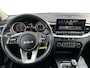 Kia Ceed Sportswagon 1.5 T-GDi DynamicLine | All-Seasonbanden | Apple Carplay / Android Auto | Navigatiesysteem | Parkeersensoren Voor + Achter | Parkeercamera Achter | Licht + Regensensor | Cruise Control | Climate Control | 16"Lichtmetalen velgen