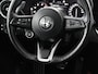 Alfa Romeo Giulia 2.0T Sprint | Veloce Pack | Leder | Adaptive cruise | Stoel & stuurverwarming | Trekhaak | Camera | Sportstoelen | Keyless | Carplay | Bi-Xenon | Climate control | Navigatie