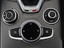 Alfa Romeo Giulia 2.0T Sprint | Veloce Pack | Leder | Adaptive cruise | Stoel & stuurverwarming | Trekhaak | Camera | Sportstoelen | Keyless | Carplay | Bi-Xenon | Climate control | Navigatie