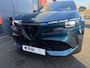 Alfa Romeo Junior 1.2 Turbo Hybrid Ibrida Sport Speciale (Elektrische Klep - LED - Keyless Entry - Parkeersensoren V+A - Stoelverwarming - Adaptieve Cruise Controle - Camera - 18")