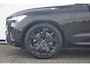 Volvo XC60 T8 455PK Automaat AWD Ultra Black Edition / Luchtvering / stoelmassage - en ventilatie / Adaptieve cruise control / Harman Kardon / BLIS / Panoramadak / Apple carplay / Parkeersensoren met 360 camera / Elektrisch bedienbare achterklep / Elektrisch verstelbare voorstoelen met geheugen / Stoel en stuurwielverwarming / 21” velgen / Getinte ramen vanaf de B-stijl