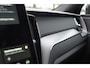 Volvo XC60 T8 455PK Automaat AWD Ultra Black Edition / Luchtvering / stoelmassage - en ventilatie / Adaptieve cruise control / Harman Kardon / BLIS / Panoramadak / Apple carplay / Parkeersensoren met 360 camera / Elektrisch bedienbare achterklep / Elektrisch verstelbare voorstoelen met geheugen / Stoel en stuurwielverwarming / 21” velgen / Getinte ramen vanaf de B-stijl