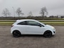 Opel Corsa 1.4I-16V 90pk Black-Edition Airco Radio cd/mp3 Elek.Ramen/Spiegels Sport-Comfort Stoelen Zwart Dak + Pianolak-delen Multi-Func.Stuur Mistlampen Privacy-glas Isofix LM-velgen volledig onderhouden , laatste beurt bij 216.000 km