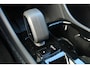 Volvo XC40 2.0 B4 Mild Hybrid Plus Dark | All-Season Banden | Trekhaak | Elektrisch Verstelbare Stoelen | Stuurverwarming | Stuurverwarming | Verwarmbare Voorruit | Harman/Kardon Premium Audiosysteem | Keyless Entry & Start | Draadloze Telefoonlader | Adaptieve Cruise Control & Pilot Assist |