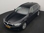 BMW 5-Serie Touring 530e xDrive Business Edition Plus PHEV 293pk Dealer O.H | Trekhaak af Fabriek | Adaptive Cruise | 360 Camera | M Sportstuur | Keyless | BLIS | Plug In Hybrid