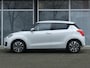 Suzuki Swift 1.2 Stijl Smart Hybrid NL-Auto Dealer o.h., Climate Control, Cruise Control, Camera. All Seasonbanden. Style uitvoering.
