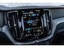 Volvo XC60 2.0 T6 Plug-in hybrid AWD Ultra Black Edition | PHEV | Panoramadak | Luchtvering | Head-Up Display | 360 Graden Camera | Harman Kardon Audio | Sportstoelen | Lichtmetalen Velgen 21 inch | Elektrische Achterklep | Parkeersensoren