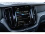Volvo XC60 2.0 T6 Plug-in hybrid AWD Ultra Black Edition | PHEV | Panoramadak | Luchtvering | Head-Up Display | 360 Graden Camera | Harman Kardon Audio | Sportstoelen | Lichtmetalen Velgen 21 inch | Elektrische Achterklep | Parkeersensoren