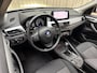 BMW X1 xDrive25e Panoramadak / Afn. Trekhaak / Navi Pro / LED / Cruise / Camera / PDC V&A / 17'' LMV