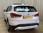BMW X1 xDrive25e Panoramadak / Afn. Trekhaak / Navi Pro / LED / Cruise / Camera / PDC V&A / 17'' LMV