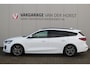 Ford Focus Wagon 1.0-125pk EcoBoost Mild-Hybrid ST-Line. In nieuwstaat ! Slechts 3.850km ! Autm. airco dual, camera, pdc v+a, adaptieve cruise cntrl, side- en lane assist, LED verlichting, stoel-, stuur- en voorraamverw., LM wielen, navigatie, telefoonvoorb. etc.