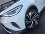 Volkswagen ID.4 First Max 77 kWh | Met o.a. voorverwarming, panoramadak, elektrische stoelen, adaptive cruise en head-up display!