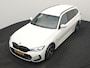 BMW 3-Serie Touring 320e M Sport FACELIFT PHEV 204pk Dealer O.H | Trekhaak Af Fabriek | Adaptive Cruise | Widescreen Navi | Head Up | Alcantara Sportstoelen Verwarmd | Camera & Parkassist | Apple Carplay | Plug In Hybrid