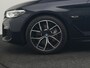 BMW 5-Serie Touring 530e M Sport PHEV 293pk Dealer O.H | Trekhaak af fabriek | Adaptive Cruise | 19"L.M | Lederen Sportstoelen Verwarmd | Camera & Parkassist | Apple Carplay | Sfeerverlichting | Plug in Hybrid