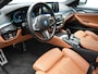 BMW 5-Serie Touring 530e M Sport PHEV 293pk Dealer O.H | Trekhaak af fabriek | Adaptive Cruise | 19"L.M | Lederen Sportstoelen Verwarmd | Camera & Parkassist | Apple Carplay | Sfeerverlichting | Plug in Hybrid