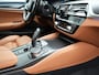 BMW 5-Serie Touring 530e M Sport PHEV 293pk Dealer O.H | Trekhaak af fabriek | Adaptive Cruise | 19"L.M | Lederen Sportstoelen Verwarmd | Camera & Parkassist | Apple Carplay | Sfeerverlichting | Plug in Hybrid