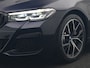 BMW 5-Serie Touring 530e M Sport Plug in Hybrid 293pk Dealer O.H PHEV | Trekhaak af fabriek | Adaptive Cruise | 19"L.M | Lederen Sportstoelen Verwarmd | Camera & Parkassist | Apple Carplay | Sfeerverlichting |
