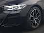 BMW 5-Serie Touring 530e M Sport PHEV 293pk Dealer O.H | Trekhaak af fabriek | Adaptive Cruise | 19"L.M | Lederen Sportstoelen Verwarmd | Camera & Parkassist | Apple Carplay | Sfeerverlichting | Plug in Hybrid