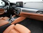 BMW 5-Serie Touring 530e M Sport PHEV 293pk Dealer O.H | Trekhaak af fabriek | Adaptive Cruise | 19"L.M | Lederen Sportstoelen Verwarmd | Camera & Parkassist | Apple Carplay | Sfeerverlichting | Plug in Hybrid