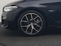 BMW 5-Serie Touring 530e M Sport Plug in Hybrid 293pk Dealer O.H PHEV | Trekhaak af fabriek | Adaptive Cruise | 19"L.M | Lederen Sportstoelen Verwarmd | Camera & Parkassist | Apple Carplay | Sfeerverlichting |