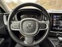 Volvo XC60 2.0 T5 Momentum Elektrisch bedienbare bestuurdersstoel | Stoelverwarming | Parkeercamera | Trekhaak | DAB | Adaptieve LED verlichting | 19"lichtmetalen velgen | Parkeercamera
