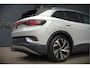 Volkswagen ID.4 First 77 kWh | Stoelverwarming | Stuurverwarming | Trekhaak | Adaptive Cruise Control | Navigatie | Apple Carplay | Keyless | Camera | Parkeersensoren | NAP | BTW | Dealer Onderhouden