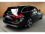 Mercedes-Benz C-klasse Estate 300e AMG Line Panodak Leer Camera Navi Cimate LED Nightpack PTS Ambient Elekt. achterklep Elektr. trekhaak LM velgen BTW auto!