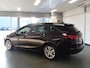 Opel Astra Sports Tourer 1.2 Business Edition 110pk Navigatie, Achteruitrijcamera, Clima controle, Stoel/Stuur verwarming, Elek ramen V/A, Elek spiegels, Sportstoelen, Pdc achter, Lm velgen 16', Xenon verlichting, Nederlandse auto!! Bovag afleverpakket 695,-