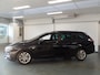 Opel Astra Sports Tourer 1.2 Business Edition 110pk Navigatie, Achteruitrijcamera, Clima controle, Stoel/Stuur verwarming, Elek ramen V/A, Elek spiegels, Sportstoelen, Pdc achter, Lm velgen 16', Xenon verlichting, Nederlandse auto!! Bovag afleverpakket 695,-