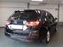 Opel Astra Sports Tourer 1.2 Business Edition 110pk Navigatie, Achteruitrijcamera, Clima controle, Stoel/Stuur verwarming, Elek ramen V/A, Elek spiegels, Sportstoelen, Pdc achter, Lm velgen 16', Xenon verlichting, Nederlandse auto!! Bovag afleverpakket 695,-