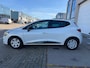 Renault Clio 1.2 16V/ luxe uitvoeringen/ 5drs/ 1e EIG/ dealeronderhouden/ 1jaar apk/ volle opties zeer nette auto.