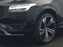 Volvo XC90 T8 Recharge AWD Ultimate Dark Plug In Hybrid LONG RANGE 455pk 7 Persoons PHEV | Trekhaak af Fabriek | Panodak | Adaptive Cruise | 360 Camera | 22"L.M | Head Up | Google Maps | Pilot Assist | Harmand Kardon | Stuurverwarming |
