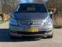 Mercedes-Benz B-klasse 200 Automaat Clima Stoelverwarming Trekhaak 17" Velgen Bluetooth PDC Cruise Nieuwe APK