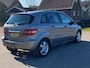 Mercedes-Benz B-klasse 200 Automaat Clima Stoelverwarming Trekhaak 17" Velgen Bluetooth PDC Cruise Nieuwe APK