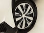 Peugeot e-2008 EV Sport 50 kWh Automaat (APPLE CARPLAY, PARELMOER, PARKEERSENSOREN, CRUISE, SPORTSTOELEN, KEYLESS, NIEUWE APK, NIEUWSTAAT)