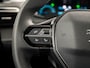 Peugeot e-2008 EV Sport 50 kWh Automaat (APPLE CARPLAY, PARELMOER, PARKEERSENSOREN, CRUISE, SPORTSTOELEN, KEYLESS, NIEUWE APK, NIEUWSTAAT)