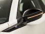 Peugeot e-2008 EV Sport 50 kWh Automaat (APPLE CARPLAY, PARELMOER, PARKEERSENSOREN, CRUISE, SPORTSTOELEN, KEYLESS, NIEUWE APK, NIEUWSTAAT)