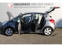 Kia Venga 1.6-125pk CVVT X-ecutive. Keurig nette en goed onderhouden hoogzitter ! Autm. airco, LM wielen, trekhaak, cruise control, metallic lak, elektr ramen v+a, parkeersensoren achter etc.