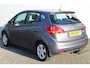 Kia Venga 1.6-125pk CVVT X-ecutive. Keurig nette en goed onderhouden hoogzitter ! Autm. airco, LM wielen, trekhaak, cruise control, metallic lak, elektr ramen v+a, parkeersensoren achter etc.