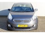 Kia Venga 1.6-125pk CVVT X-ecutive. Keurig nette en goed onderhouden hoogzitter ! Autm. airco, LM wielen, trekhaak, cruise control, metallic lak, elektr ramen v+a, parkeersensoren achter etc.